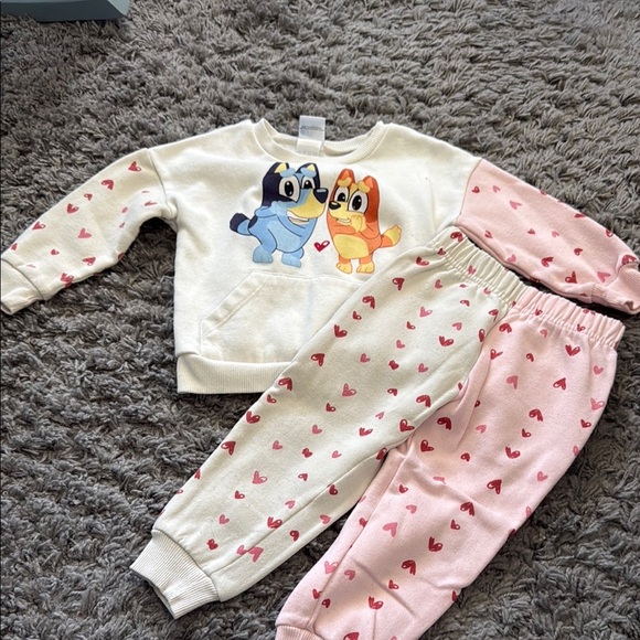 Bluey Two-Tone Valentines Day Heart Sweatsuit Outfit - Picture 1 of 10